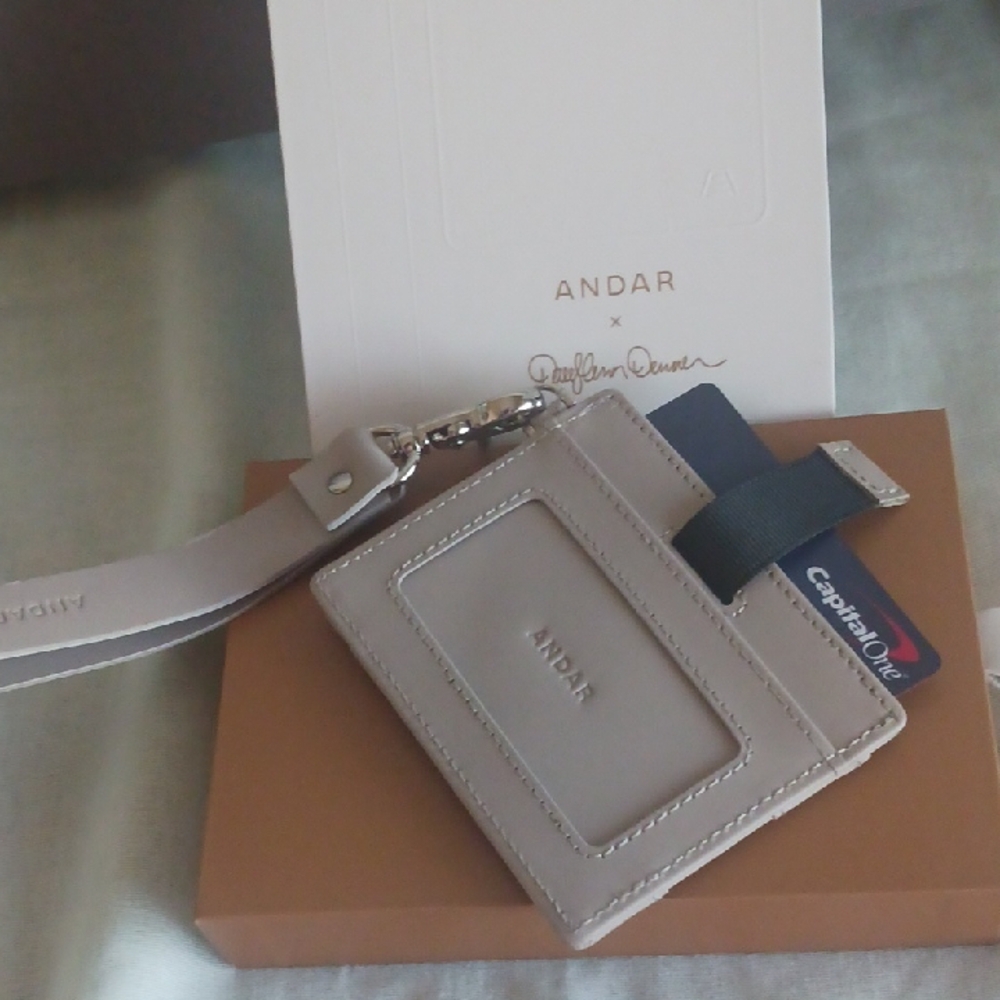 Brand New Wristlet In Gift Box - Picture 3 of 5